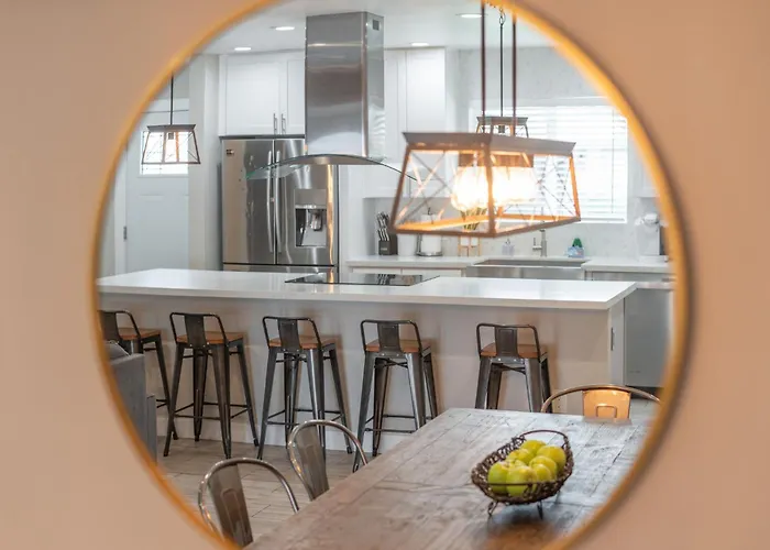 Closest Walk To Old Town, Entertainment District Holiday home *